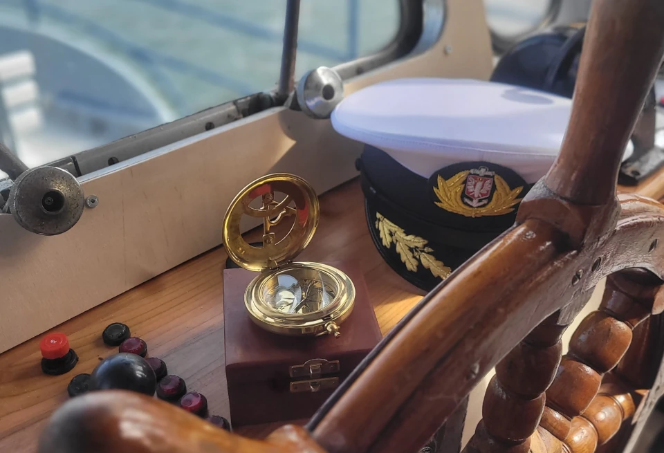 statek Gracja Nysa koło sterowe